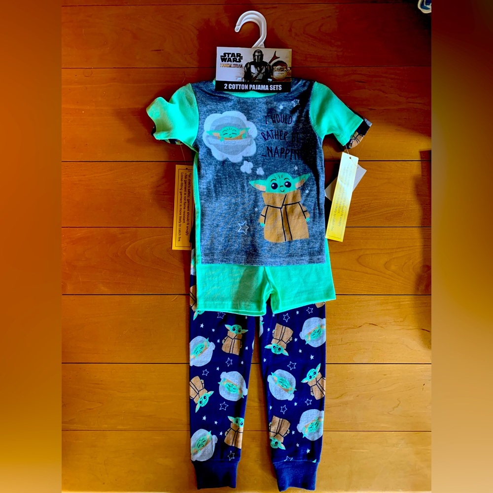 Kids 2 sets cotton pjs.